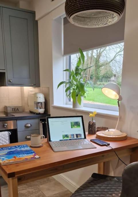 The Old Barn Annexe, Cosy Stay, Close Drive To City, Beach, South Downs & Goodwood Chichester Luaran gambar